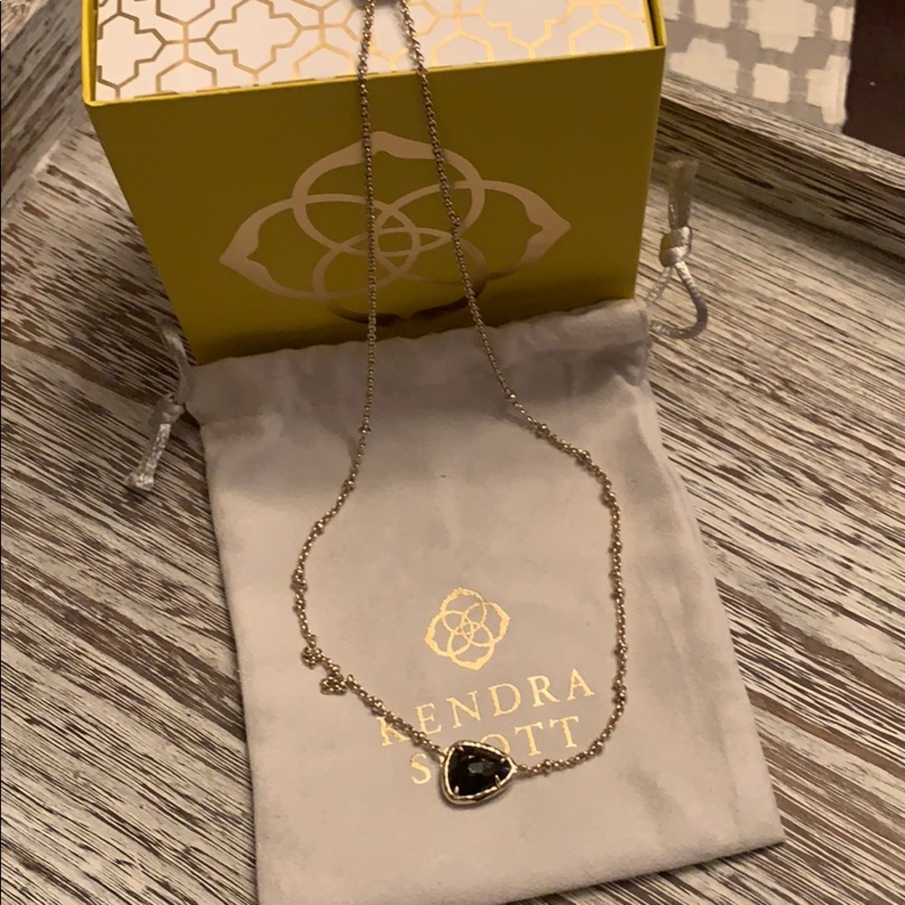 😍⬇️Kendra Scott Pendant Necklace In Black Granite